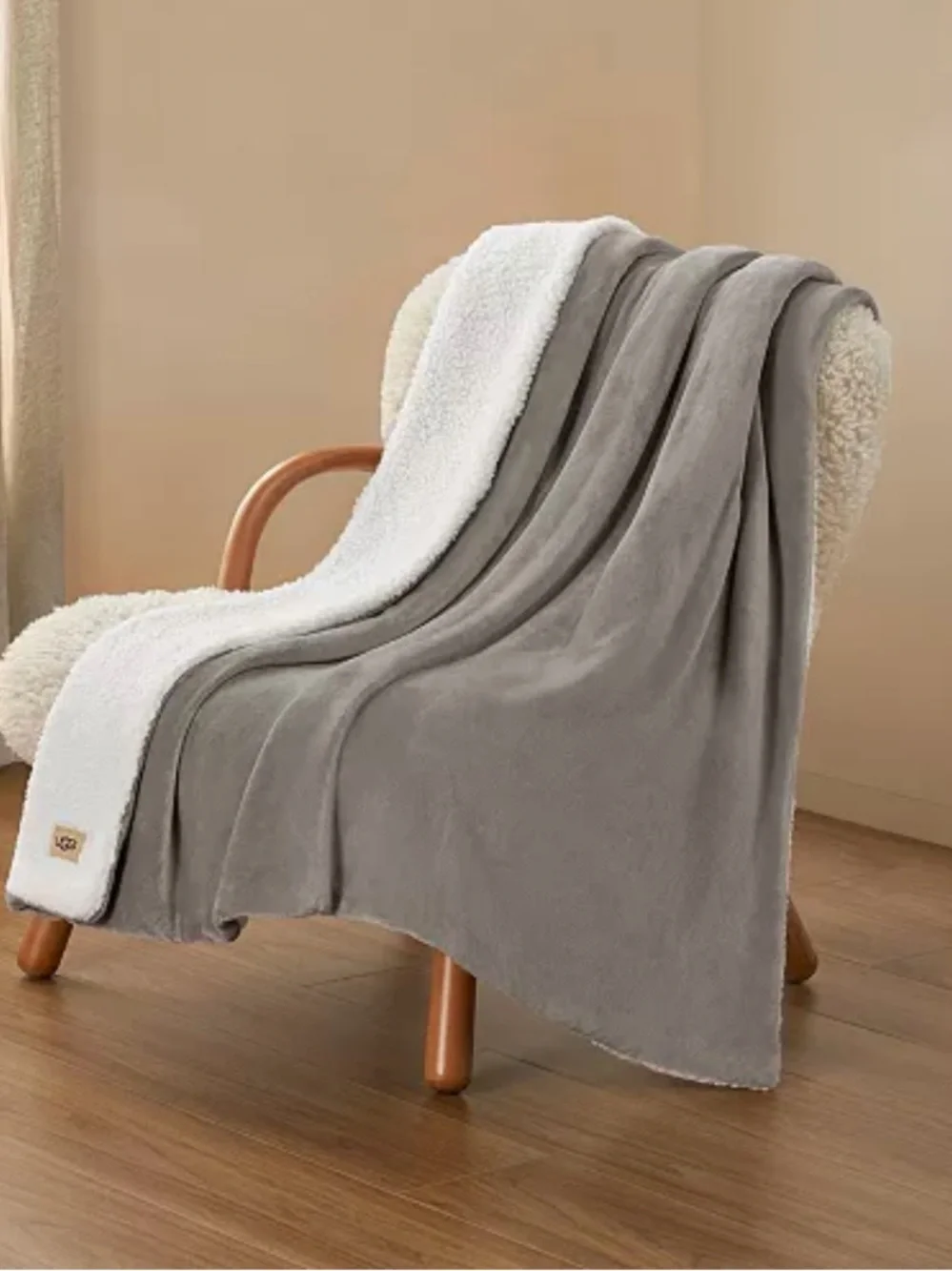 NWT Ugg Throw Blanket